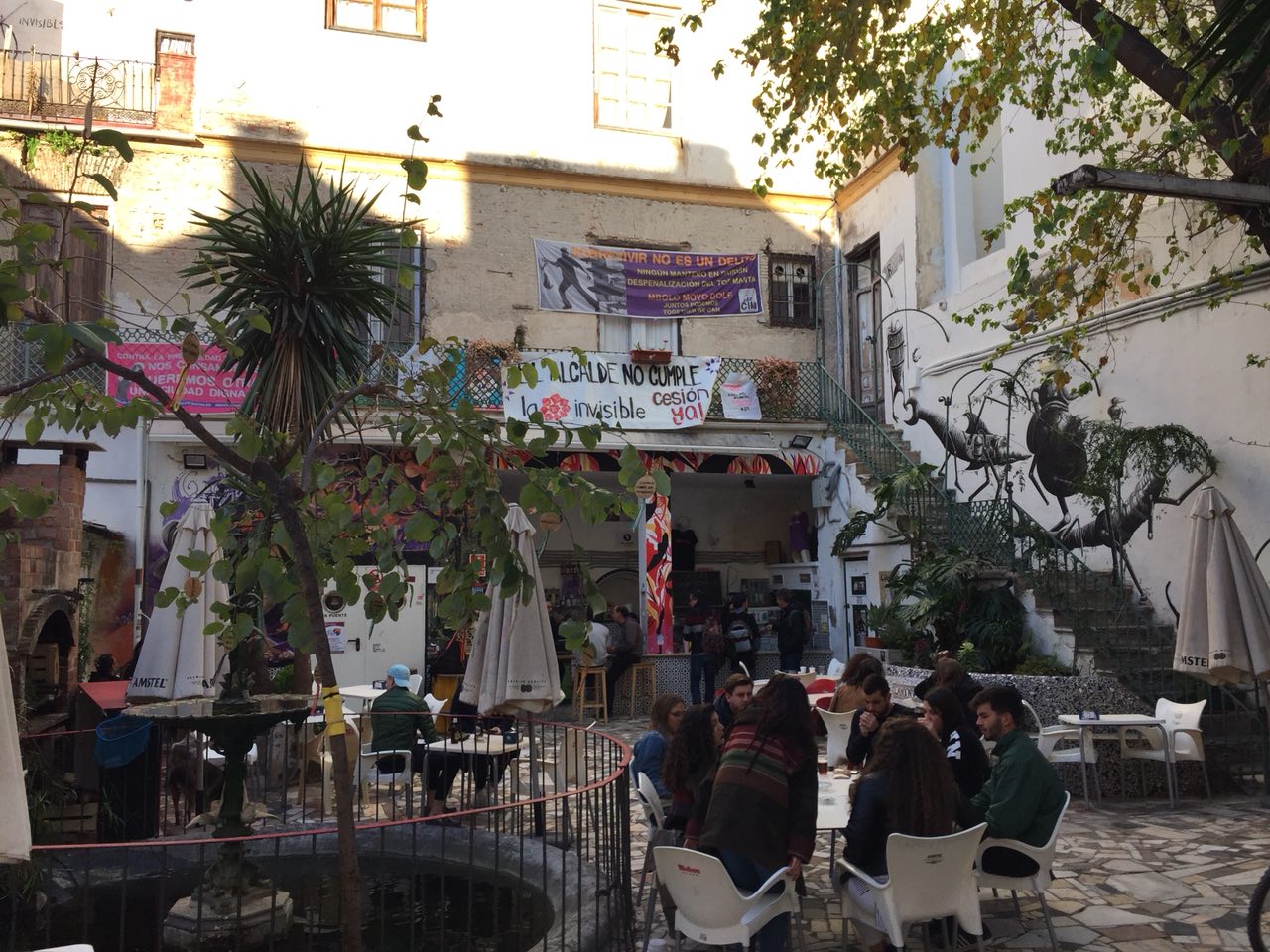 El Ayuntamiento intenta desalojar por sorpresa La Casa Invisible