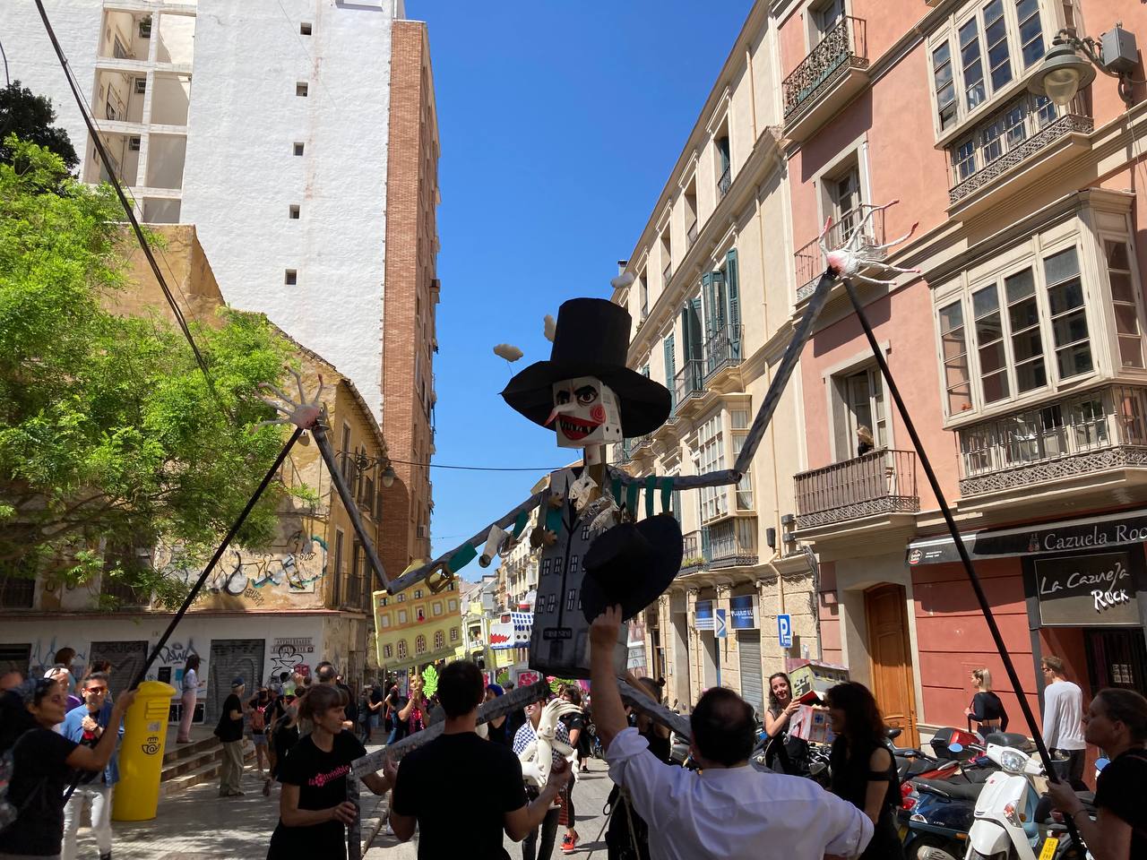 POR SEGUNDA VEZ EN MENOS DE UN AÑO, UNA MULTITUDINARIA MANIFESTACIÓN EN DEFENSA DE LA INVISIBLE RECORRE EL CENTRO DE MÁLAGA